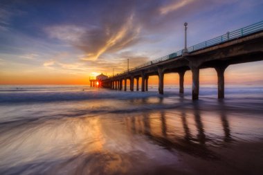 Manhattan Beach iskelesinden günbatımında çarpıcı
