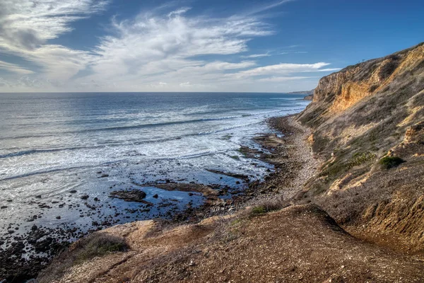 Palos Verdes útesy z Pelyněk chůze stezka — Stock fotografie