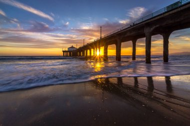 Manhattan Beach iskelesinden günbatımında çarpıcı