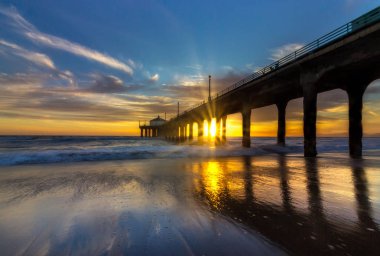 Manhattan Beach iskelesinden günbatımında çarpıcı