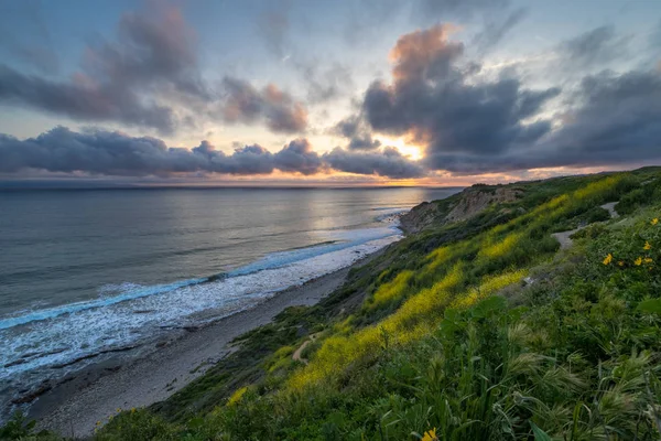 Dramático atardecer en la Reserva Ocean Trails — Foto de Stock