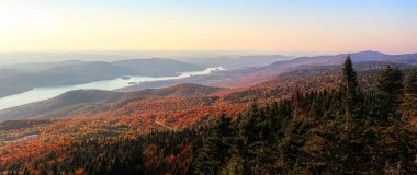 Göl günbatımı Tremblant