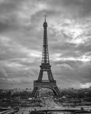 Eiffel tower siyah ve beyaz