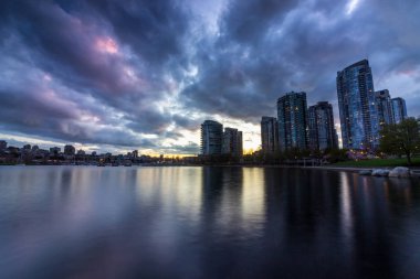 Gün Batımından Sonra False Creek