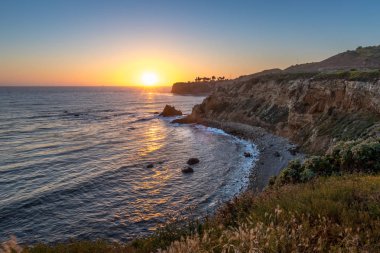 Gün Batımında Pelikan Koyu ve Point Vicente