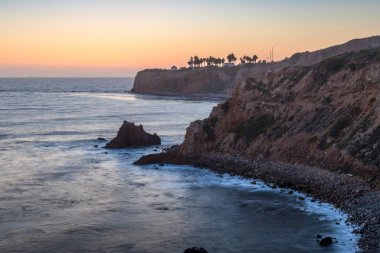 Gün Batımından sonra Pelikan Koyu ve Point Vicente