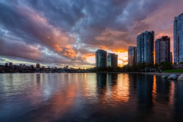 Fiery Vancouver solnedgång — Stockfoto