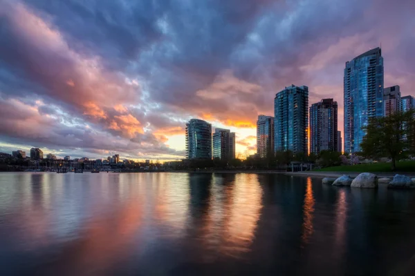 Fiery Vancouver solnedgång — Stockfoto