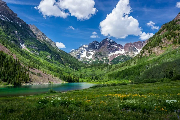 Maroon Lake and Maroon Bells — Stock Photo, Image