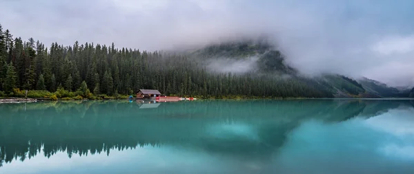 Lago Louise Cabine Panorama — Fotografia de Stock