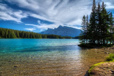 Güzel İki Jake Gölü