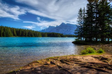 Güzel İki Jake Gölü