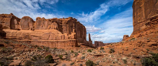 Scenic View Monolithic Sandstone Rock Structures Seen Park Avenue Trail — Stock Photo, Image