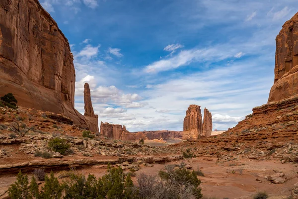 Stunning View Organ Sandstone Structure Distance Seen Park Avenue Trail — Stock Photo, Image
