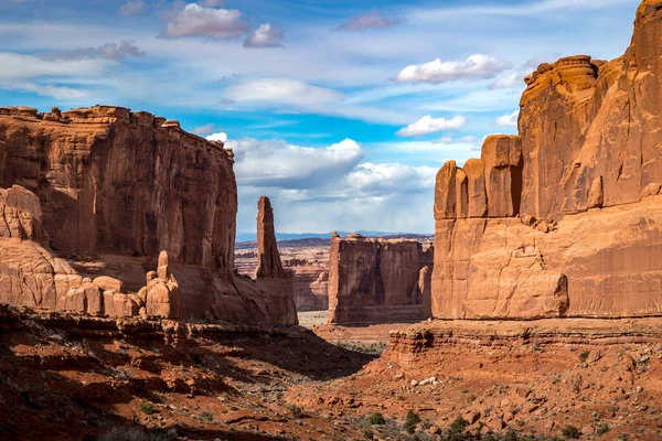 Scenic View Monolithic Sandstone Rock Structures Seen Park Avenue Trail — Stock Photo, Image