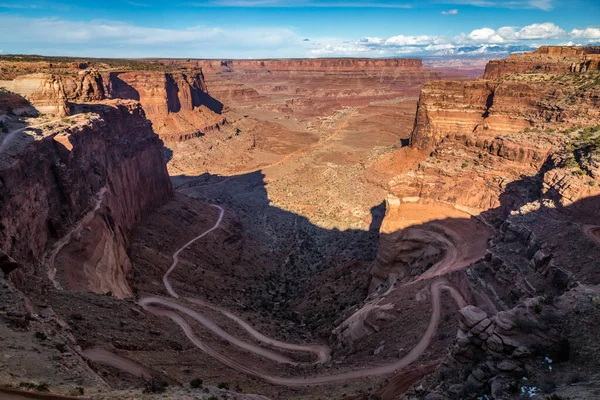 Vista Deslumbrante Robusto Shafer Trail Que Desce Shafer Canyon Dia — Fotografia de Stock