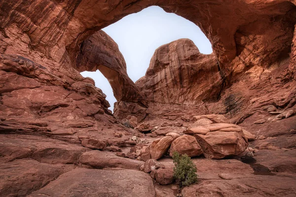 Magnífica Vista Mirando Hacia Masiva Formación Rocas Arenisca Double Arch Fotos De Stock