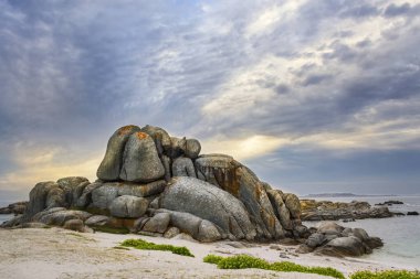 O Grove Yarımadası'nda doğal kayalık kale Con zenci kaya