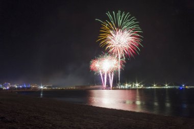 Deniz savaş fireworks uygulamasında Vilagarcia de Arousa şenlik
