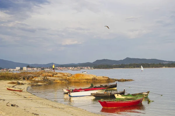 Selfying Paisaje Costero Entre Rocas Barcos Agua Isla Arousa — Foto de Stock