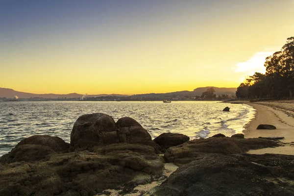 Skály Sinas Pláž Vilanova Arousa Zlatého Úsvitu — Stock fotografie