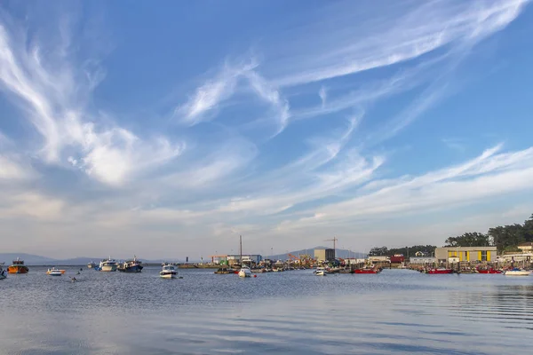 Xufre Balık Tutma Limanda Arousa Adası Güzel Bir Gökyüzü Altında — Stok fotoğraf