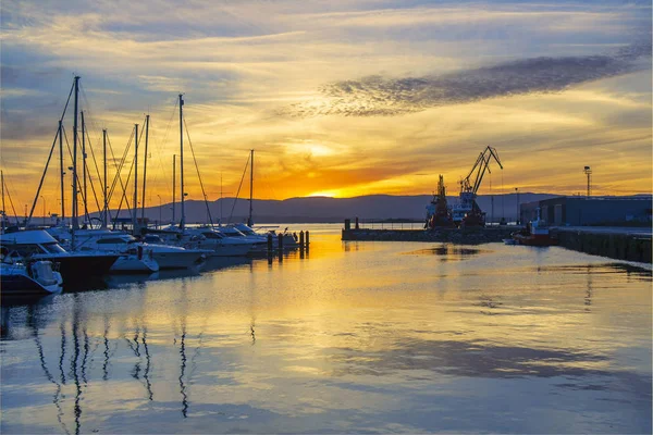 Marina Ticari Liman Arousa Vilagarcia Bulutlu Renkli Gün Batımında — Stok fotoğraf