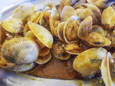 Deniz soslu istiridyeler