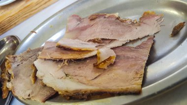 Kavrulmuş jambon dilimleri