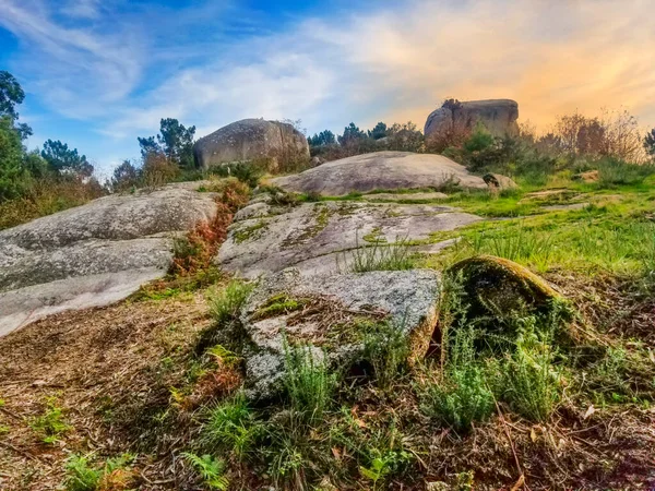 Rochas Granito Com Trigo Topo Colina Ilha Arousa Galiza Espanha — Fotografia de Stock