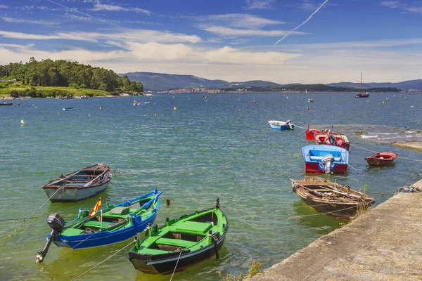 Spanya Galiçya Daki Arousa Adası Ndaki Donanma Limanında Demirlemiş Balıkçı — Stok fotoğraf
