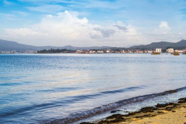 Arousa Körfezi 'ndeki Vilanova köyü Arousa Adası' ndaki Aguiuncho plajından.