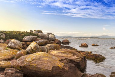 Arousa Adası 'ndaki Barbafeita kayalık pelerini
