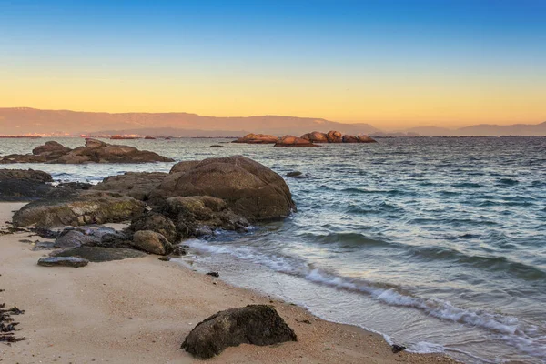 Sinas Skalnatý Ostrůvek Pobřeží Vilanova Arousa — Stock fotografie