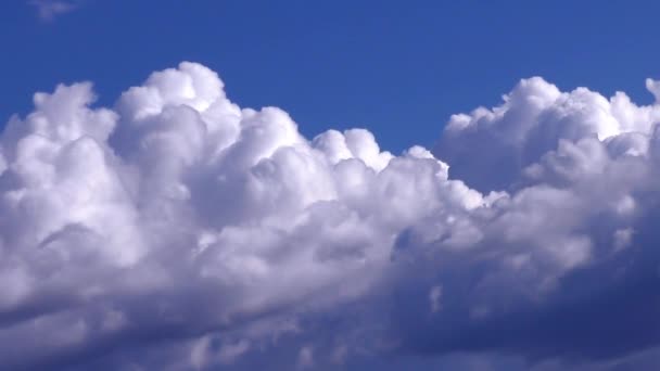 Witte Wolken Kantelen Van Blauwe Hemel Full Video — Stockvideo