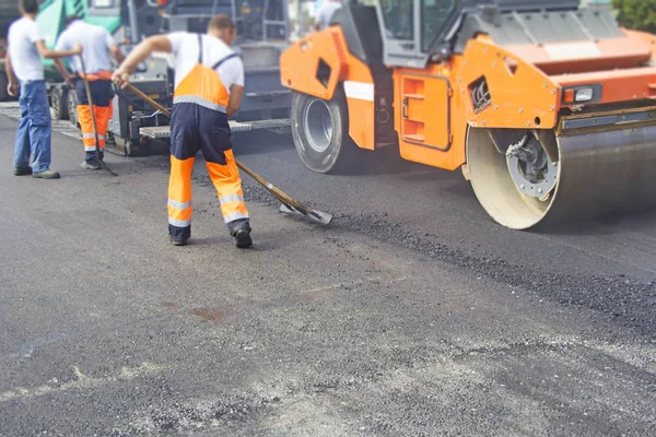 Trabajadores Construcción Asfalto Reparación Carreteras — Foto de Stock