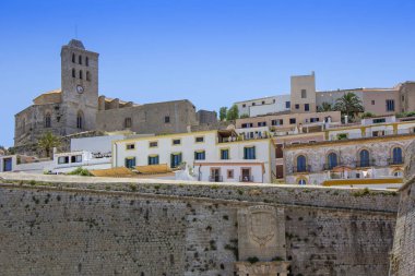 Ibiza eski şehir, Dalt Vila denir. Ibiza Akdeniz'de bulunur Balear Adaları biridir