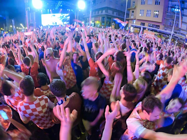 Zagreb Kroatien Juni Kroatiska Fotbollsfans Ban Jelacic Torget Titta 2018 — Stockfoto