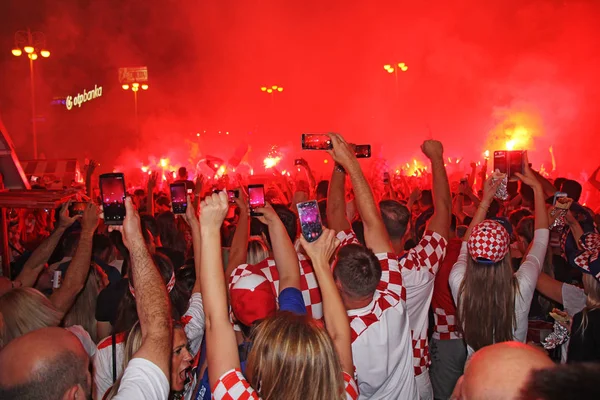 Zagreb Croatia Julho Torcedores Futebol Croata Praça Ban Jelacic Assistindo — Fotografia de Stock