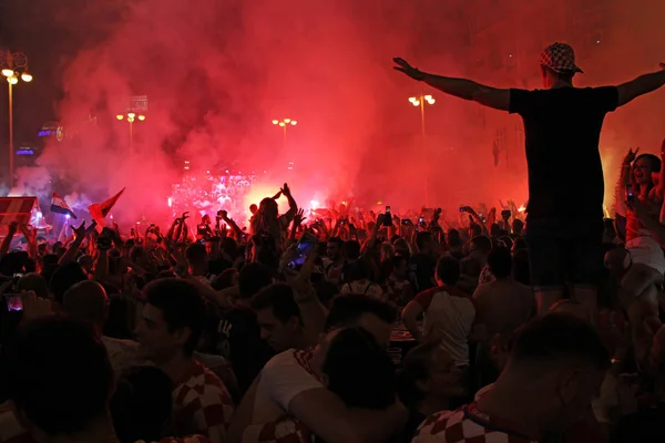 Zagreb Hırvatistan Ban Jelacic Meydanı Nda Temmuz Hırvat Futbol Taraftarları — Stok fotoğraf