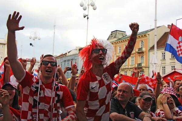 Zagreb Croacia Julio Aficionados Fútbol Croata Plaza Ban Jelacic Viendo — Foto de Stock