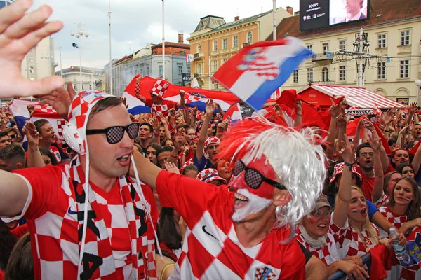 Zagreb Hırvatistan Ban Jelacic Meydanı Nda Temmuz Hırvat Futbol Taraftarları — Stok fotoğraf