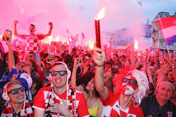 Zagreb Croacia Julio Aficionados Fútbol Croata Plaza Ban Jelacic Viendo — Foto de Stock