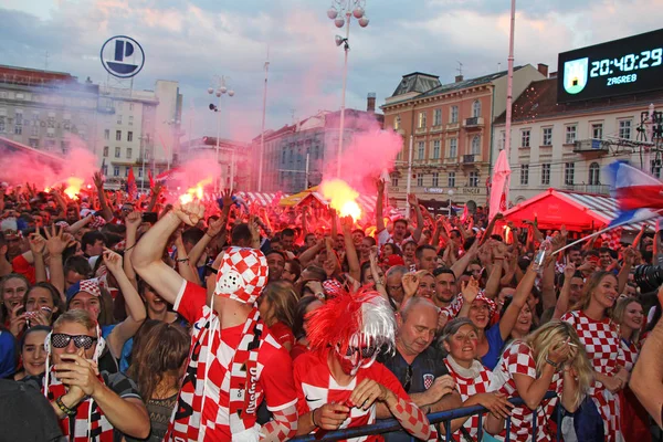 Zagreb Croacia Julio Aficionados Fútbol Croata Plaza Ban Jelacic Viendo — Foto de Stock