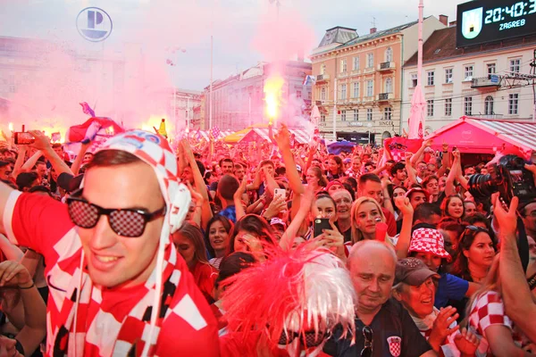 Zagreb Hırvatistan Ban Jelacic Meydanı Nda Temmuz Hırvat Futbol Taraftarları — Stok fotoğraf