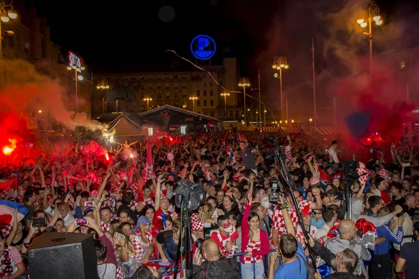 Zagreb Hırvatistan Temmuz Hırvat Futbol Taraftarları Ban Jelacic Meydanı Nda — Stok fotoğraf