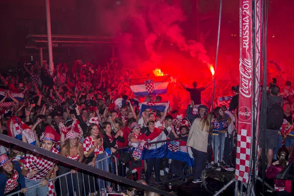 Zagreb Hırvatistan Temmuz Hırvat Futbol Taraftarları Ban Jelacic Meydanı Nda — Stok fotoğraf