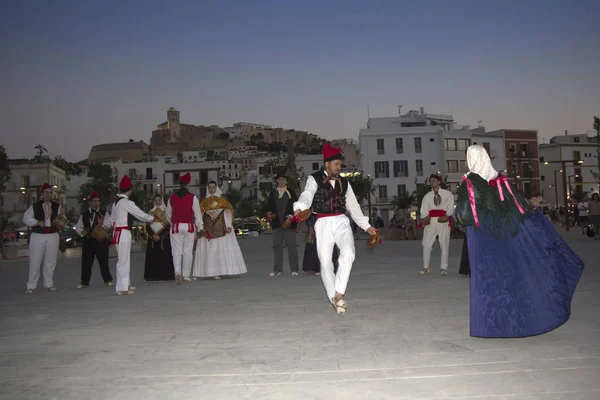 Ibiza Španělsko Červen Folklorní Skupina Provádí Tradiční Tanec Kroji Června — Stock fotografie