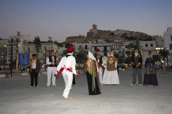 Ibiza Španělsko Červen Folklorní Skupina Provádí Tradiční Tanec Kroji Června — Stock fotografie