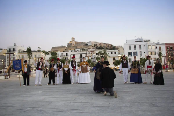 Ibiza Španělsko Červen Folklorní Skupina Provádí Tradiční Tanec Kroji Června — Stock fotografie